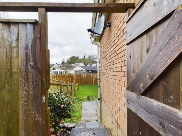 Side Gate