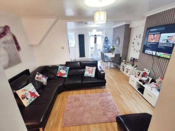 5dd8a98b-Living 20Ro