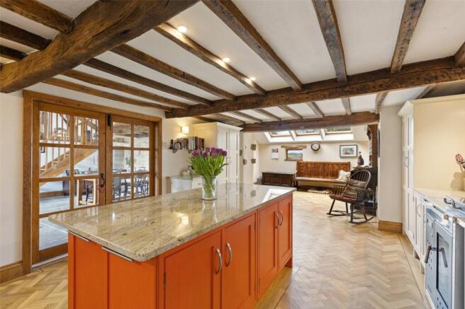 5 bed Detached for sale Image 10
