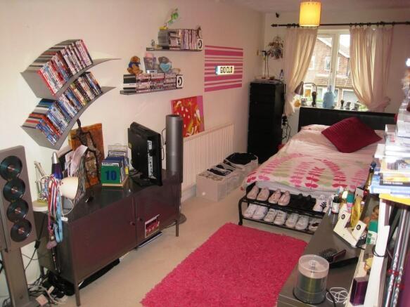 BEDROOM 2