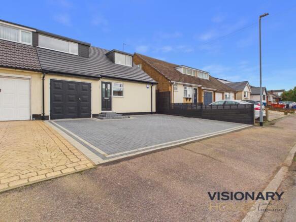 CAM03522G0-PR0247-STILL001