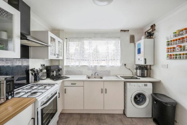 3 bed Semi-Detached for sale Image 8