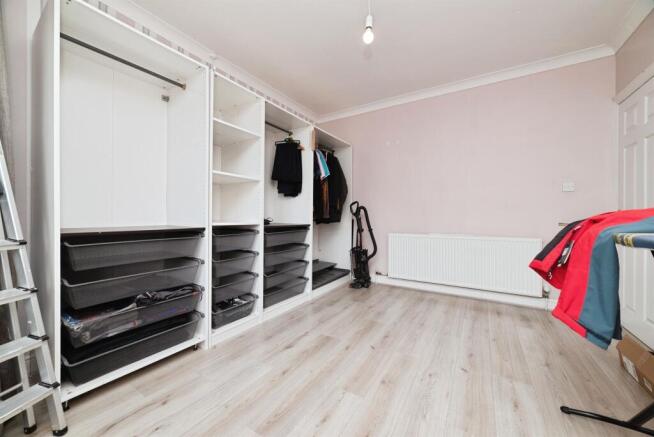 3 bed Terraced for sale Image 12