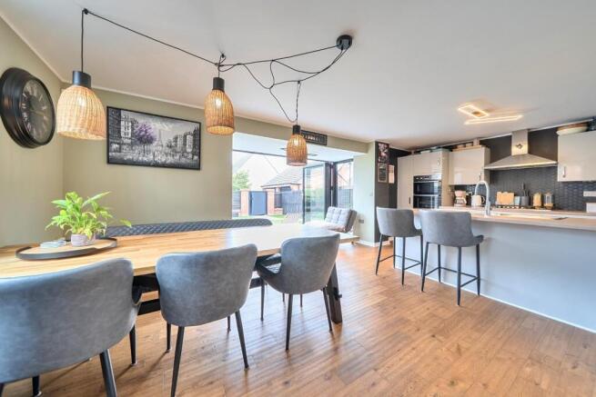 4 bed Detached for sale Image 5