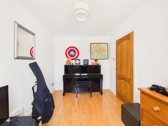 4 bed Detached for sale Image 10
