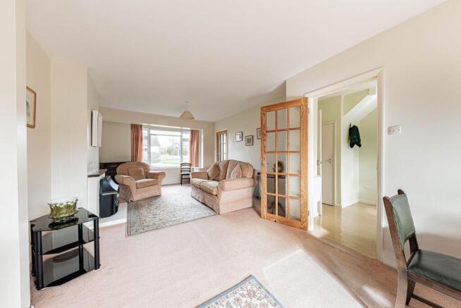 Living Room/Dining Room (2)