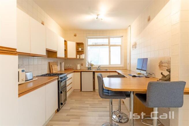 Kitchen/ Breakfast Room