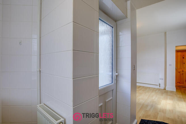 2 bed Terraced to rent Image 11
