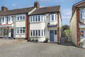 16, Maple Close, Buckhurst Hill IG9 6HW