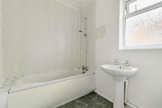 3 bed Terraced for sale Image 11