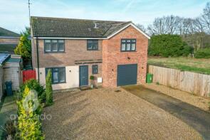 11, Kilmartin Gardens, Frimley, Camberley GU16 8XL