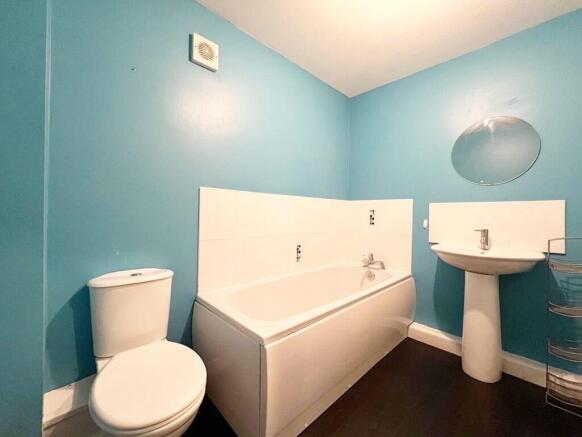 2 bed Apartment to rent Image 7