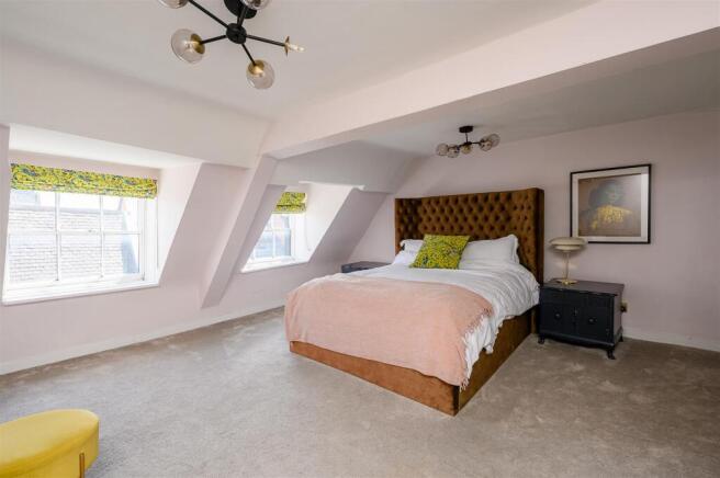 4 bed Town House for sale Image 12