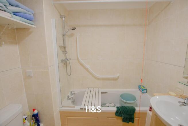 1 Gracewell - Bathroom.jpg