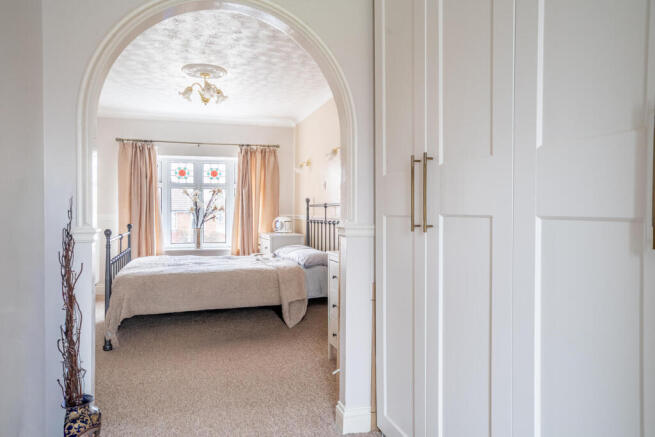 5 bed Semi-Detached for sale Image 11