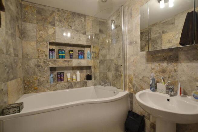 master ensuite.jpg
