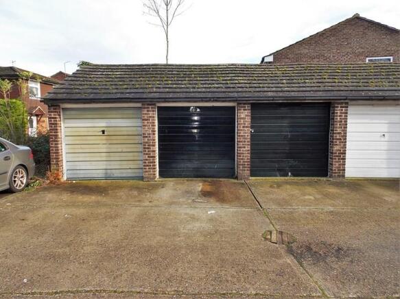 Garage in Block