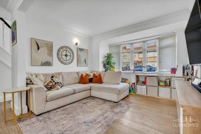 Laburnum Avenue, Hornchurch photo 4