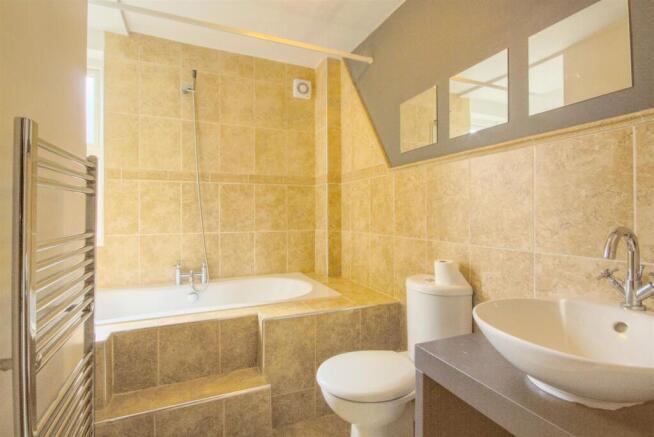 4 bed End of Terrace to rent Image 9