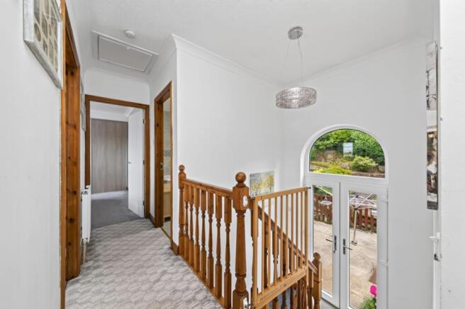 5 bed Detached for sale Image 11