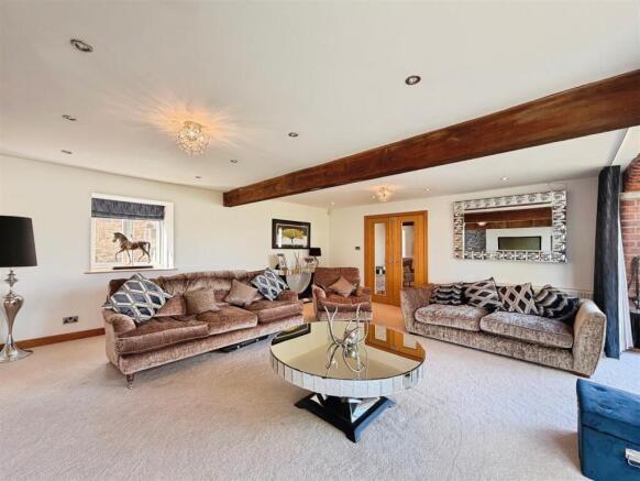 4 bed Barn Conversion for sale Image 4