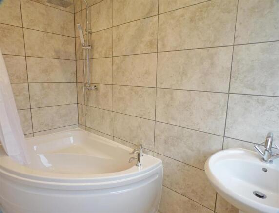 BATHROOM/WC