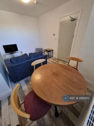 1 bed House Share to rent Image 7
