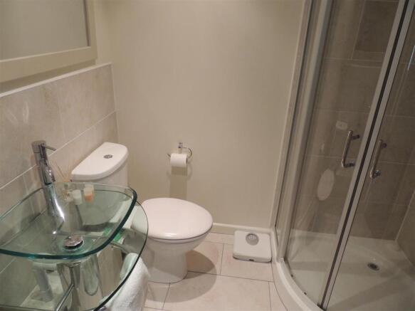 Shower en-suite: