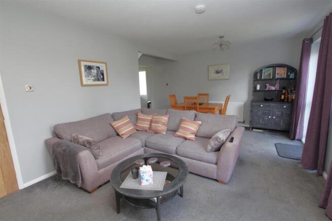 Lounge 2.JPG
