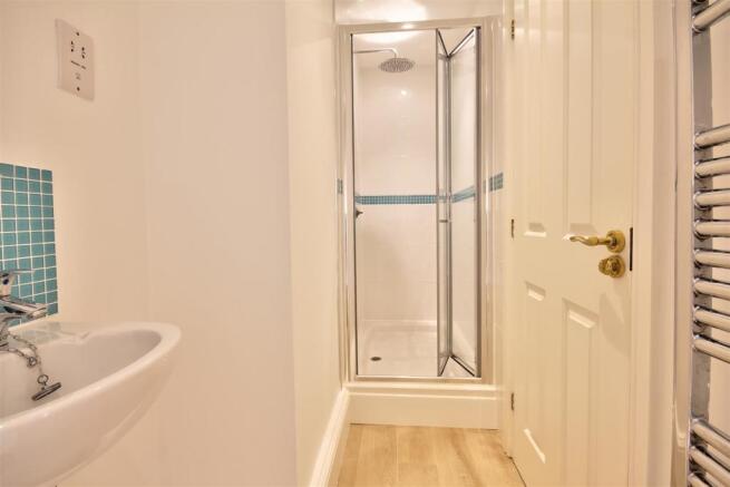 16 en suite.jpg
