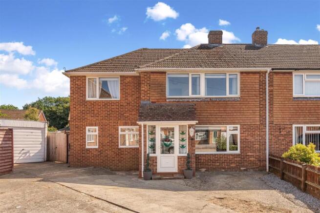 8 Briar Close, Banbury-2.jpg