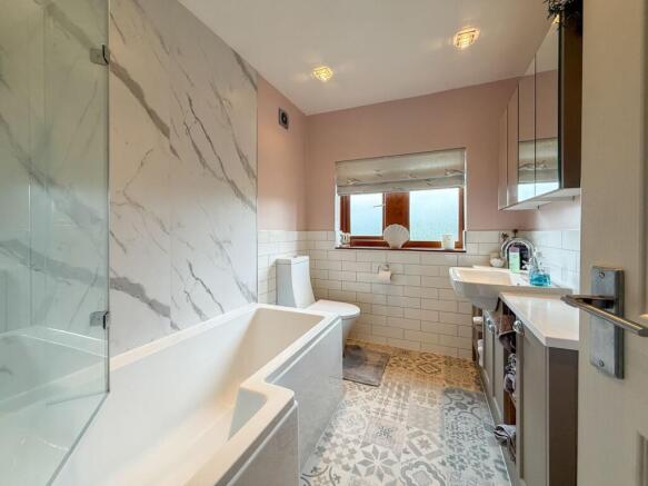 3 bed Semi-Detached for sale Image 4