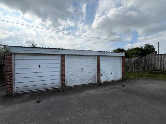 8. Garage.jpg