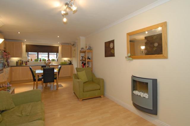 Flexible Open-Plan L