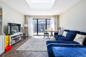 9, Prince George's Avenue, Raynes Park, London SW20 8BQ