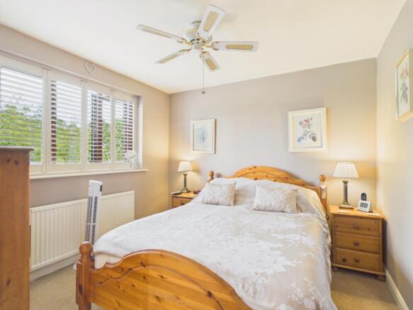 5 bed Detached for sale Image 11