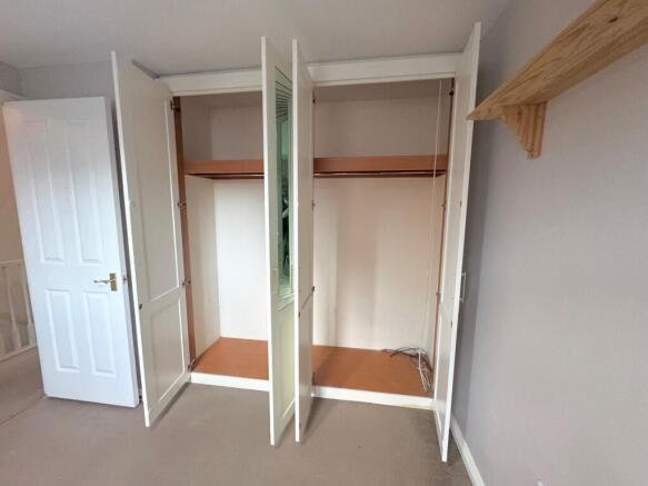 Fitted storage/ hang