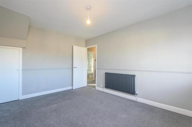 3 bed Semi-Detached for sale Image 12