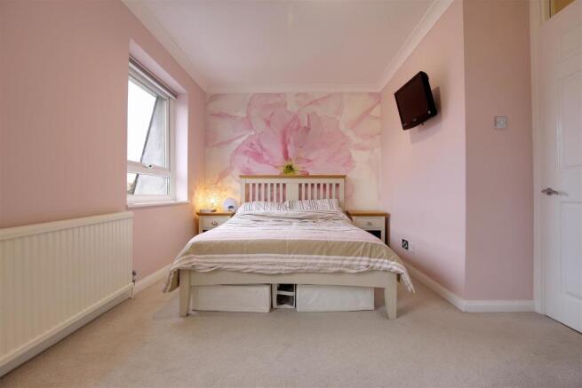 Bed 2.jpg