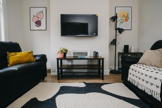 6 bed House to rent Image 12