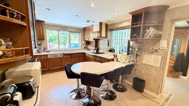4 bed Detached Bungalow for sale Image 7