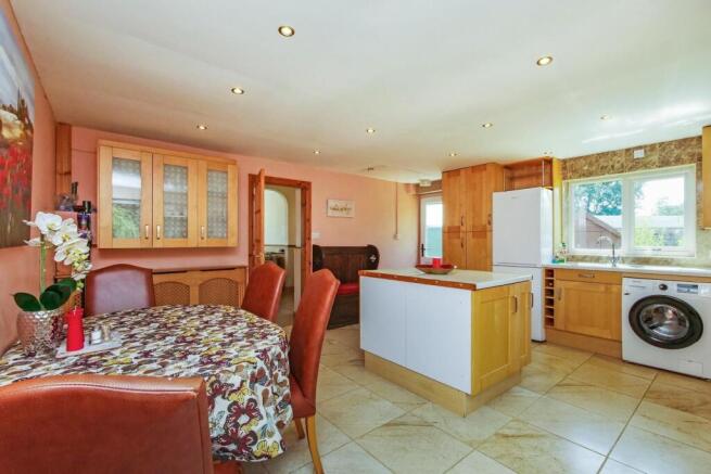 2 bed Semi-Detached for sale Image 10