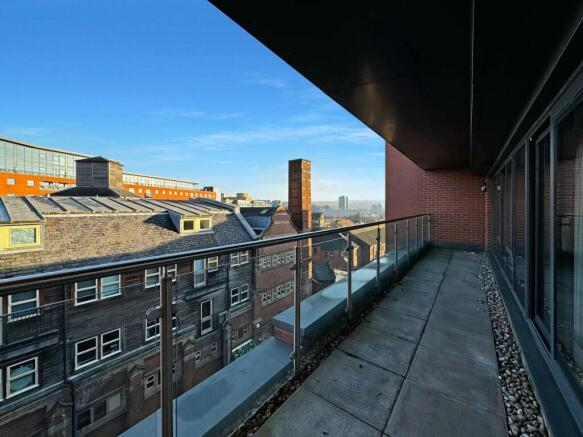 2 bed Apartment to rent Image 8