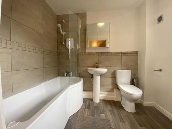 12 Lowfield bathroom.jpg