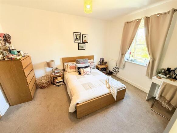 4 bed Detached for sale Image 8