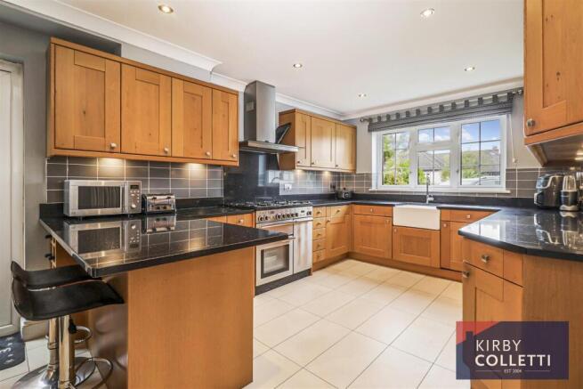 KITCHEN/BREAKFAST ROOM