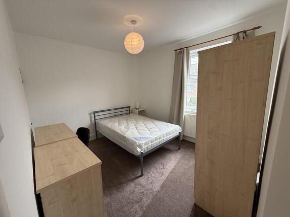2 bed Terraced to rent Image 6