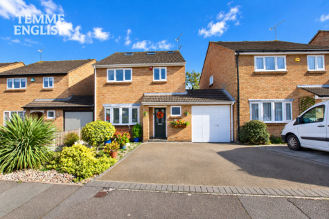 Suffolk Drive, "Counties Estate" Laindon West - Immaculate Family Home!