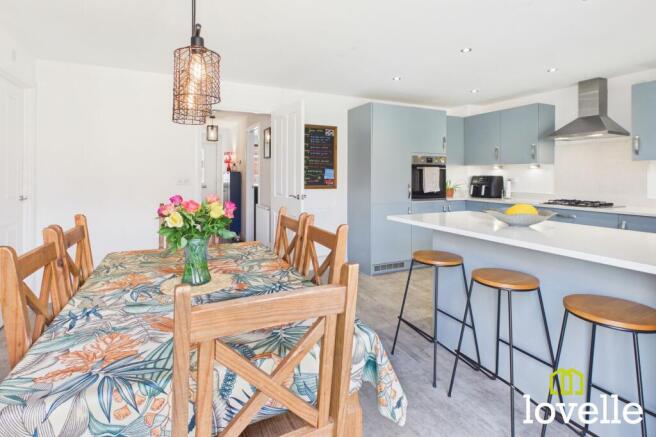 4 bed Detached for sale Image 7