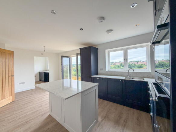 4 bed Detached for sale Image 7